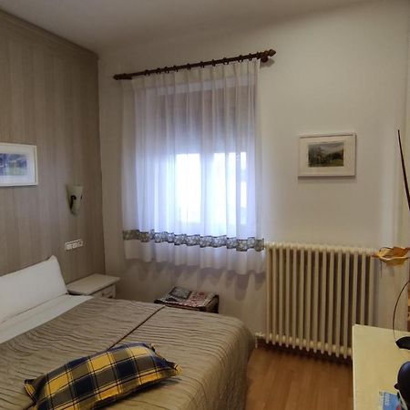 Hostal Escartin Sabiñánigo Екстериор снимка