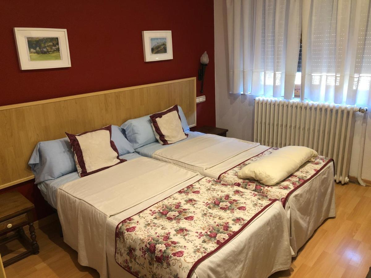 Hostal Escartin Sabiñánigo Екстериор снимка