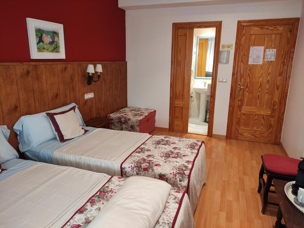 Hostal Escartin Sabiñánigo Екстериор снимка