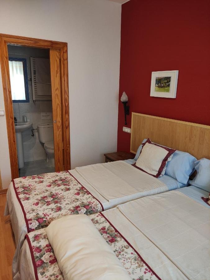 Hostal Escartin Sabiñánigo Екстериор снимка