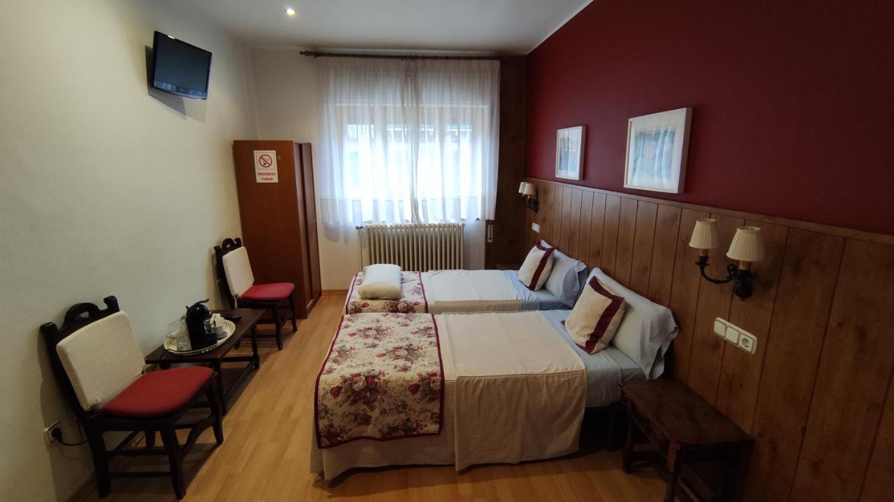 Hostal Escartin Sabiñánigo Екстериор снимка