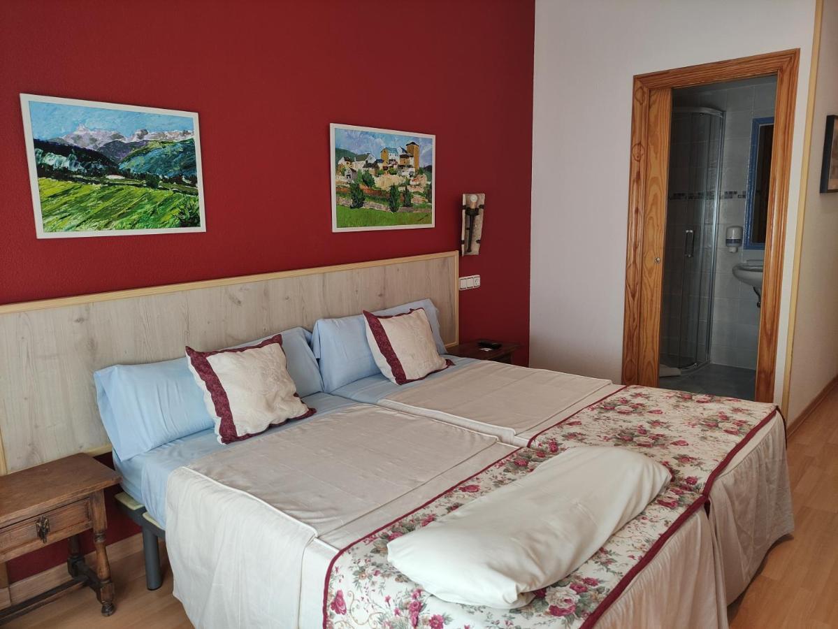 Hostal Escartin Sabiñánigo Екстериор снимка