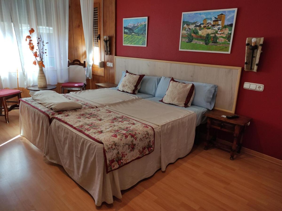 Hostal Escartin Sabiñánigo Екстериор снимка